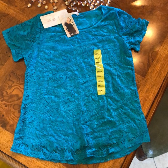 Leo Nicole Flower Lace Top. New with tags - Picture 5 of 8